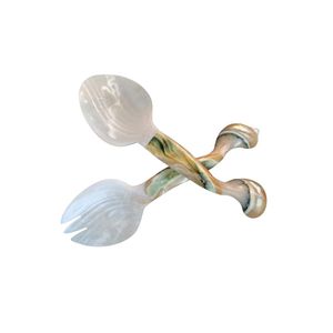 Cuillère artisanale de luxe en coquillage avec manche en bois, design élégant, pour servir les salades, en coquille de conque, vaisselle de luxe - Product Image 1