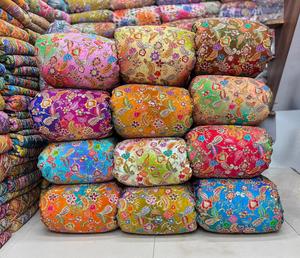 ผ้าไหมออร์แกนิกปักลาย Schiffli น้ำหนักปานกลาง 200 กรัม/ตร.ม. ลายพิมพ์ตำแหน่ง 100% ผ้าไหม เป็นมิตรกับสิ่งแวดล้อม สำหรับชุดเด็กหญิงและเด็กชาย - Product Image 4