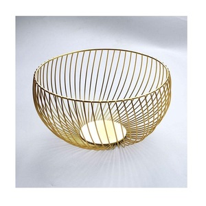 Corbeille à fruits antique en métal doré sur pied, vaisselle de cuisine - Product Image 3