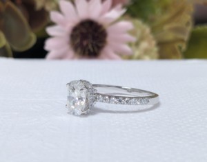 Bague de fiançailles classique en or blanc 14 carats massif avec moissanite ovale de 2 carats, sertie pavé, tendance, cadeau de mariage pour femme - Product Image 4
