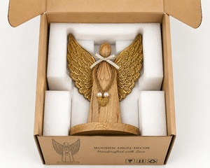 Figurine d'ange en bois faite à la main avec des ailes finies en or et un cœur en perles, décoration de table de Noël pour le salon - Product Image 5