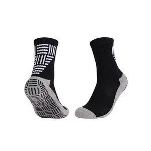 Chaussettes de sport antidérapantes en silicone avec logo personnalisé pour hommes, chaussettes de football antidérapantes, fabrication en gros en usine, faible MOQ - Product Image 1