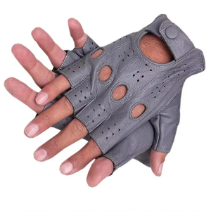 ถุงมือขับรถหนังแบบครึ่งนิ้วสำหรับทุกเพศ สายรัดข้อมือปรับได้ นุ่ม ระบายอากาศได้ดี สวมใส่สบาย ดีไซน์ทันสมัยสำหรับทุกฤดูกาล - Product Image 5