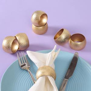 Anneaux de serviette en bois personnalisés de qualité supérieure Formes uniques Décor de table de mariage abordable Meilleure vente Anneaux de serviette en métal fini or - Product Image 1