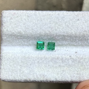 Esmeralda Natural de Zambia de 0.45 Ct, Verde Vibrante, Corte Escalonado, Piedra Preciosa Suelta para Joyería de Alta Gama, Anillos y Colgantes - Product Image 4