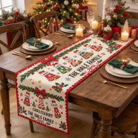 Chemin de table matelassé personnalisé pour Noël, chemin de table rectangulaire long avec nom de famille personnalisé pour la décoration de table de fête