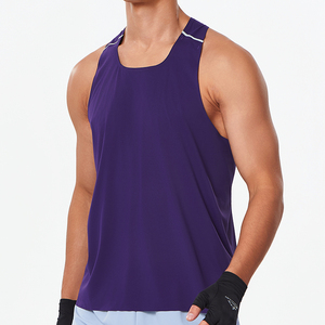 Débardeur de sport réfléchissant respirant à séchage rapide pour homme, 100 % polyester, avec logo frontal, idéal pour l'entraînement et la gym - Product Image 3