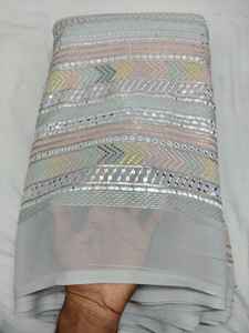 Tela Fox Georgette Squinc de primera calidad con intrincado trabajo Squinc en toda la superficie y detalles de hilo brillante. - Product Image 3