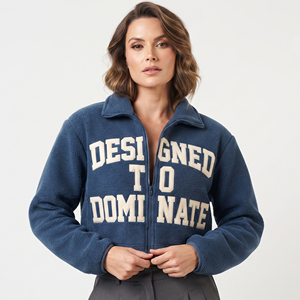 Chaqueta Corta de Sherpa de Alta Calidad, Abrigo Corto Cálido para Invierno, Chaqueta de Sherpa con Cuello Camisero y Bordado de Letras para Mujer - Product Image 1