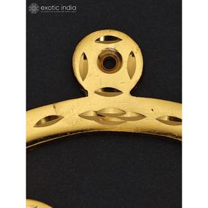 Tenture murale en laiton de 4 pouces faite à la main Tamil OM Idol fabriquée en Inde - Product Image 2