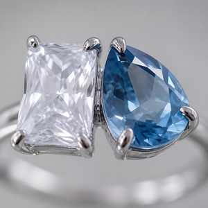 Bague Toi Et Moi en argent sterling 925 avec zircone cubique, bague pour femme, design à deux pierres claires et bleues, plaqué rhodium - Product Image 2