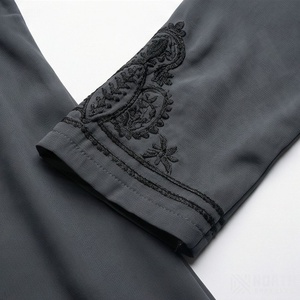 2025 OEM Kimono Abaya pour femmes musulmanes, en tissu polyester épais, doux et très extensible, col en V, manches longues, pour fêtes, Ramadan, mariages - Product Image 5