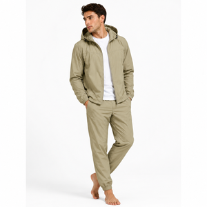 Veste coupe-vent légère avec une silhouette moderne, tissu respirant et coupe confortable, idéale pour les voyages et les activités de plein air. - Product Image 5