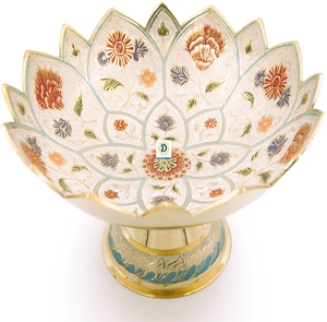 Exquisito tazón de latón verde con motivos de pavo real en rosa y amarillo en plena floración, disponible a precios de mayorista. - Product Image 3