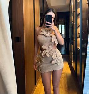 Mini-robe en crochet florale 3D pour femme, tenue moulante chic à découpes et col ras-du-cou, idéale pour l'été, la plage ou comme cache-maillot. - Product Image 5