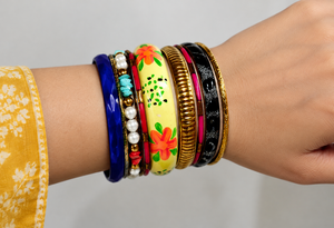 Ensemble de bracelets bohèmes faits à la main avec perles, bracelet en résine peinte de style floral, bracelet empilable avec perles de nacre, bijoux ethniques unisexes tendance - Product Image 1