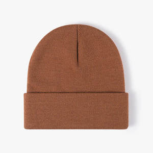 Fournisseur de bonnets en tricot à revers personnalisés pour les marques de streetwear, logo brodé, bonnet en acrylique en gros - Product Image 3