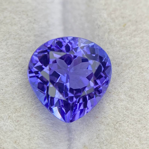 Pierre précieuse naturelle certifiée Tanzanite naturelle taille cœur 8 MM avec une couleur et un lustre excellents, Zoisite naturelle 2,13 carats sous loupe - Product Image 1