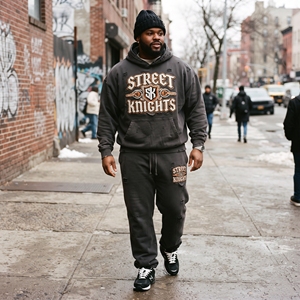 Survêtement Homme Hiver Grande Taille Personnalisé avec Logo Brodé Effet Vieilli, Pantalon de Survêtement et Sweat à Capuche Respirant 100% Coton Style Streetwear - Product Image 3
