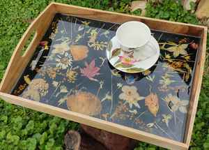 Plateau de service en bois avec fleurs séchées réelles dans de la résine époxy, fait main, décoration florale rustique pour la maison, plateau de table basse, cadeau unique - Product Image 3