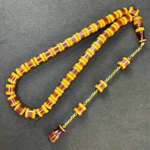 Tasbih de cuentas de resina de dos tonos con acabado liso, colores equilibrados y agarre cómodo, ideal para la oración diaria. - Product Image 1