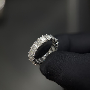 Anillo de Eternidad de Oro Sólido de 14K con Diamantes de Corte Esmeralda Cultivados en Laboratorio de 2.60 CTW para Mujer, Joyería Fina de Lujo para Aniversario de Bodas - Product Image 2