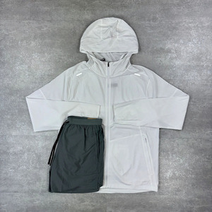 Chaqueta Cortavientos Impermeable Ligera Unisex OEM con Capucha, Cremallera y Bolsillos Laterales, Diseño Deportivo, para Primavera, Color Sólido - Product Image 1
