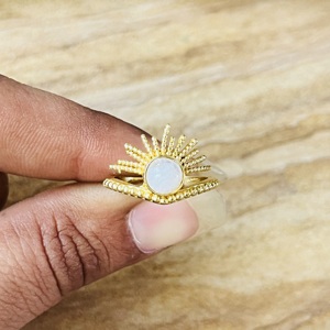 Nouvelle Arrivée Bague en Laiton Plaqué Or 18 carats avec Pierre de Lune en Forme de Soleil, Style Vintage, Motif Rayon de Soleil Céleste, Bague Tendance, Vente en Gros - Product Image 6