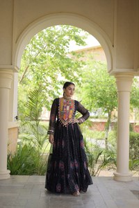 Vestido Étnico de Mujer de Manga 3/4 con Parches Kutchi en Jacquard de Georgette Sintética de Primera Calidad, para Todas las Temporadas, Calidad de Exportación - Product Image 3