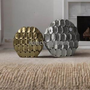 Vase à fleurs moderne en aluminium moulé à la main, embossé, design élégant, finition polie, décoration d'intérieur - Product Image 4