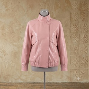 Chaqueta Bomber Rosa de PU con Cuello Alto y Botón Único, Prenda Exterior Casual de Otoño, Corte Regular, Textura Repujada, Unisex - Product Image 1
