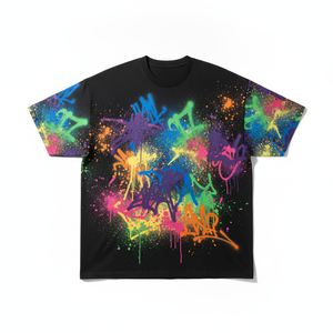 Camiseta Negra para Hombre con Estampado de Grafiti Colorido, Estilo Urbano, Manga Corta, Cuello Redondo, Corte Regular, 100% Algodón Jersey - Product Image 1