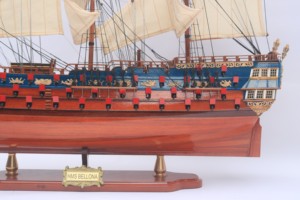 Maqueta de madera artesanal del HMS BELLONA, barco histórico del Reino Unido, para decoración del hogar o regalo empresarial. - Product Image 5