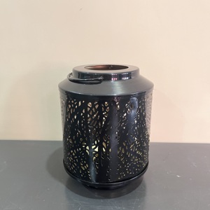 Farol de Hierro de Diseño Artesanal L649, Decoración para el Hogar, Acabado Negro, 5X5X6.25 Pulgadas, de Uttar Pradesh - Product Image 5