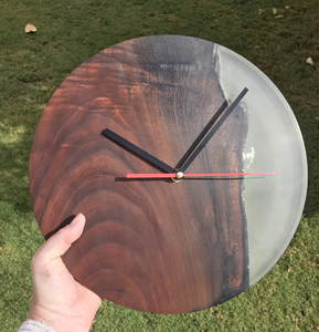 Cadeau de pendaison de crémaillère : Horloge murale en bois et résine époxy, attrayante, pour la décoration de la maison et du salon - Product Image 3