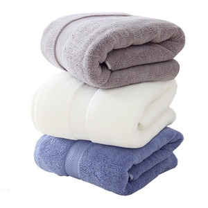 Serviettes de bain douces et très absorbantes pour la natation, le bain de soleil, les vacances à la plage, la détente en resort et l'utilisation dans la salle de bain - Product Image 2