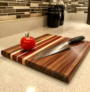 Grande planche à découper en bois durable et écologique, compatible lave-vaisselle, pour couper la viande, les légumes, les fruits, le pain, le fromage - Product Image 2