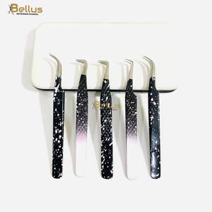 Empuñadura Profesional de Diamante Negro de Acero Inoxidable 90 °   Pinzas Curvas de Precisión con Punta de Fibra para Pestañas, Agarre Fuerte - Product Image 1