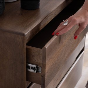 ตู้ลิ้นชักสไตล์วานดานา รอยัล ฮาร์โมนี ทำจากไม้มะม่วงแท้ รุ่นเกตา พร้อมลิ้นชักเปิดกว้าง 3 ช่อง - Product Image 5