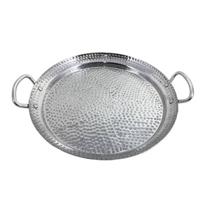 Plateforme de cuisine professionnelle en acier, conçue pour un service de repas fluide, avec une construction robuste et un design moderne et pratique - Product Image 1