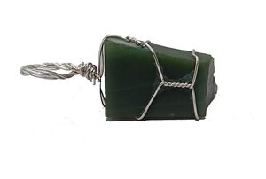 Colgante de Moda con Imagen de Cristal de Ágata Verde Natural Jada, Grabado en Bruto, Envuelto en Alambre, de Gujarat, para el Día de la Madre - Product Image 4