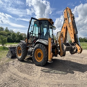 Chargeuse-pelleteuse JCB 4CX puissante avec une construction robuste, un système hydraulique efficace et une performance de creusement élevée - Product Image 5