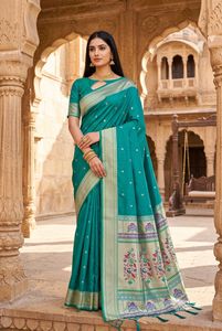 Sari indien ethnique en soie douce et lustrée, style Pathani traditionnel, motif pour mariage et festivals, matériaux recyclés, toutes saisons - Product Image 2