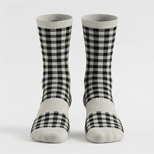 Chaussettes de compression longues pour l'entraînement, le cyclisme, la course à pied, le saut à la corde et les sports athlétiques, avec soutien musculaire, couleur personnalisable - Product Image 1