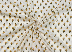 Tela de algodón ligera estampada a mano en India con diseño floral amarillo Sanganeri Jaipur, material para vestidos, bolsos y prendas de vestir para niños. - Product Image 1