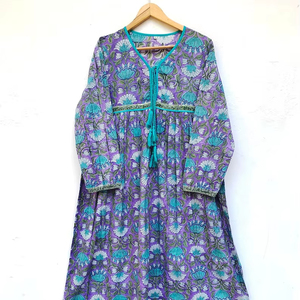 Collection 2026 en gros : Robe longue kaftan tie-dye à col en V, manches mi-longues, en rayonne, coupe ample avec fente latérale, idéale pour le printemps - Product Image 1