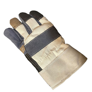 Gants de soudage essentiels pour ateliers industriels, conçus avec des coutures renforcées et des matériaux de qualité. - Product Image 4