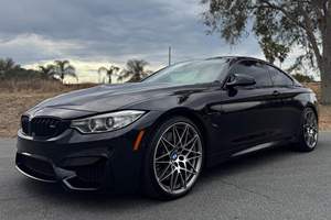 <span class=keywords><strong>BMW</strong></span> <span class=keywords><strong>M4</strong></span> Coupé 2017 Usado, Paquete de Competición, Motor Turbo de 6 Cilindros y 444 hp, Paquete Ejecutivo, Sin Modificar - Product Image 4