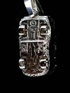Pendentif Moissanite Luxira Jewels en forme de voiture, thème PZ, plaqué rhodium, charme vintage, cadeau pour homme, bijoux hip-hop, fête - Product Image 1