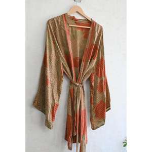 ชุดคลุมกิโมโนผ้าไหมหรูหราสำหรับผู้หญิงไซส์ใหญ่ ตกแต่งด้วยผ้าปะติดปะต่อ ความยาวระดับเข่า สไตล์โบโฮ ชุดนอนดีไซน์เนอร์สุดหรู ชุดลำลองสุดสง่างาม - Product Image 5